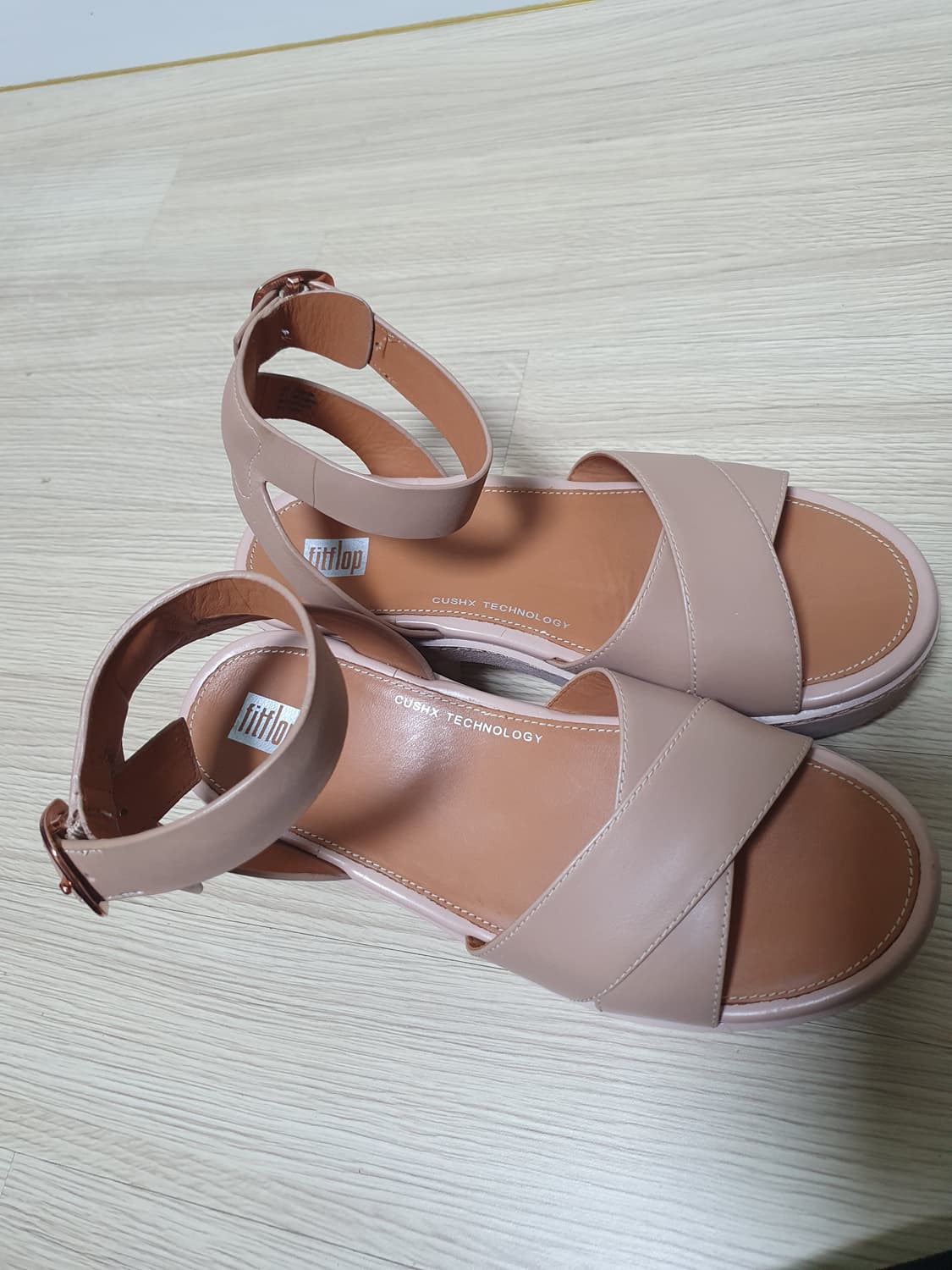 핏플랍 앵글 플랫폼 샌들 240 상품이미지8