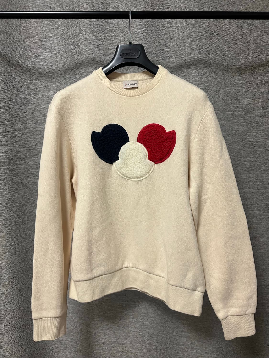 몽클레어 트리플로고 맨투맨 베이지 (M) 상품이미지1