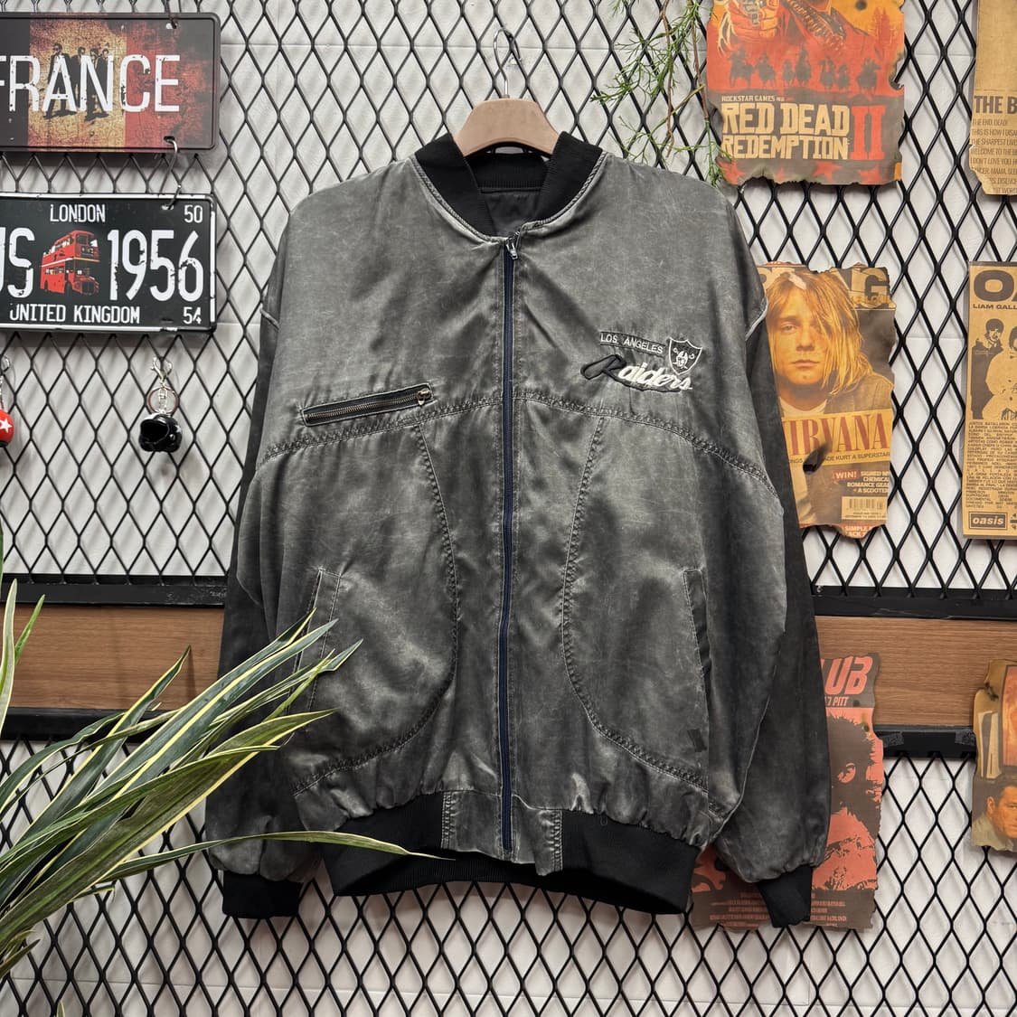 스타터 X NFL 레이더스 플라이트 바시티 자켓 후면 빅로고 포인트 차콜 상품이미지1