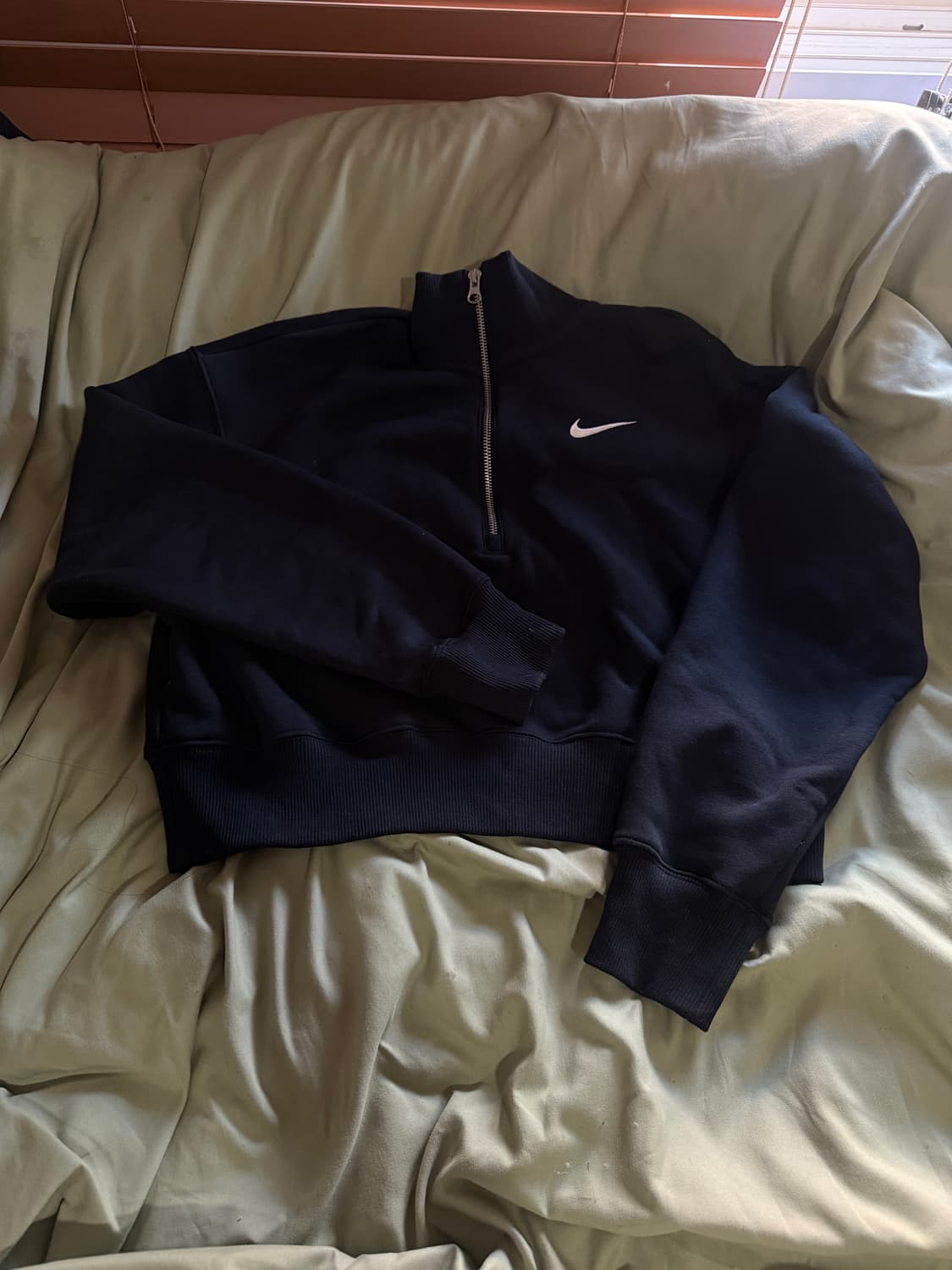 NIKE 크롭 하프집업 블랙 상품이미지1