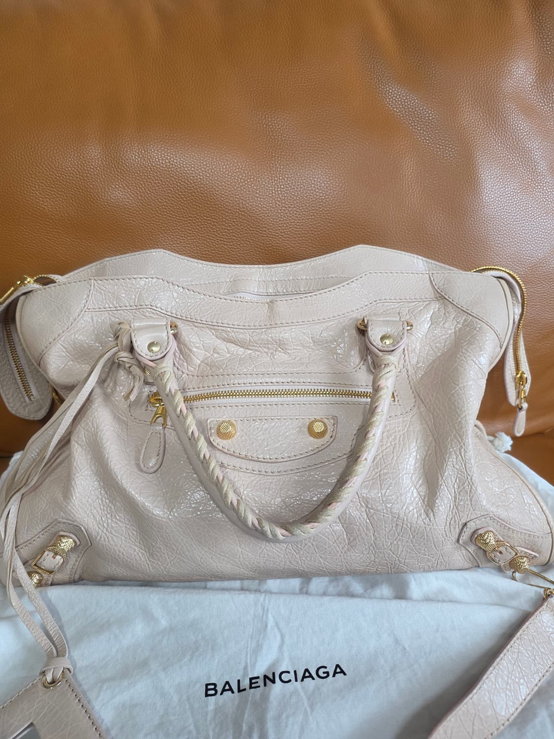 정품 발렌시아가 모터백 르시티 시티백 미듐 상품이미지6