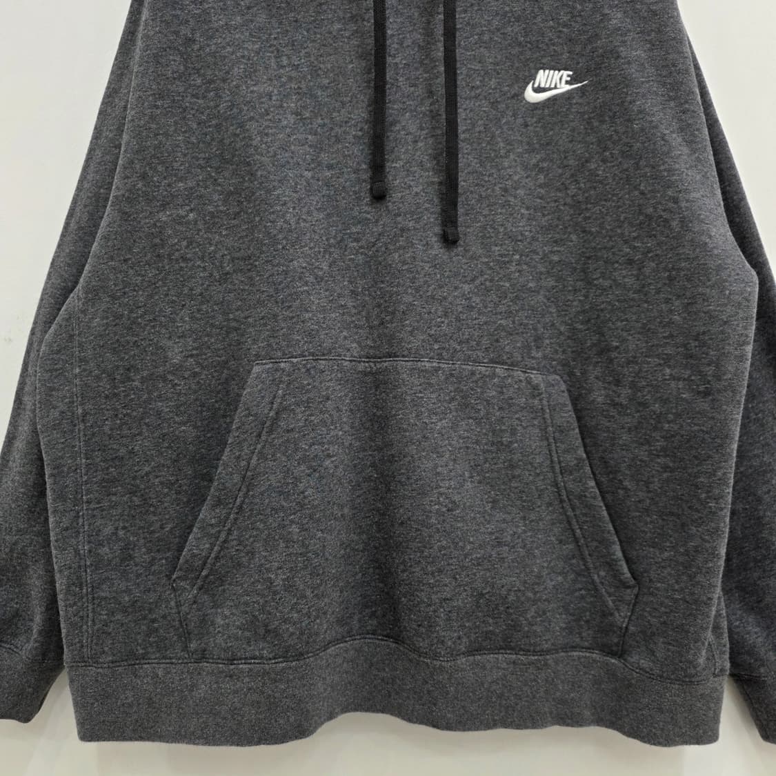 나이키 클럽 플리스 스우시 차콜 기모 후드티 상품이미지3