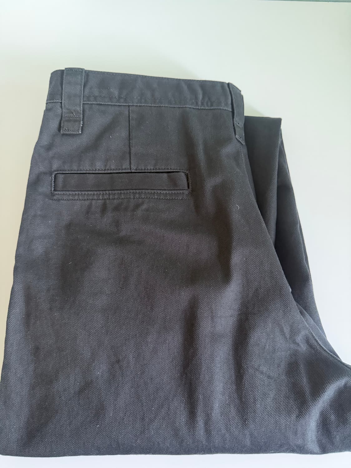 유니클로 와이드핏 치노 차콜 82 상품이미지2