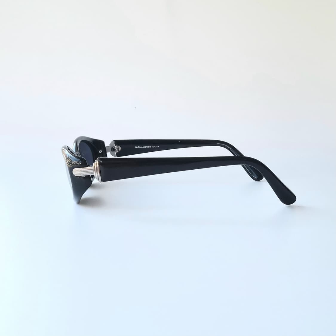 데드스탁 N-Generation  블랙 오벌 선글라스 174 상품이미지4