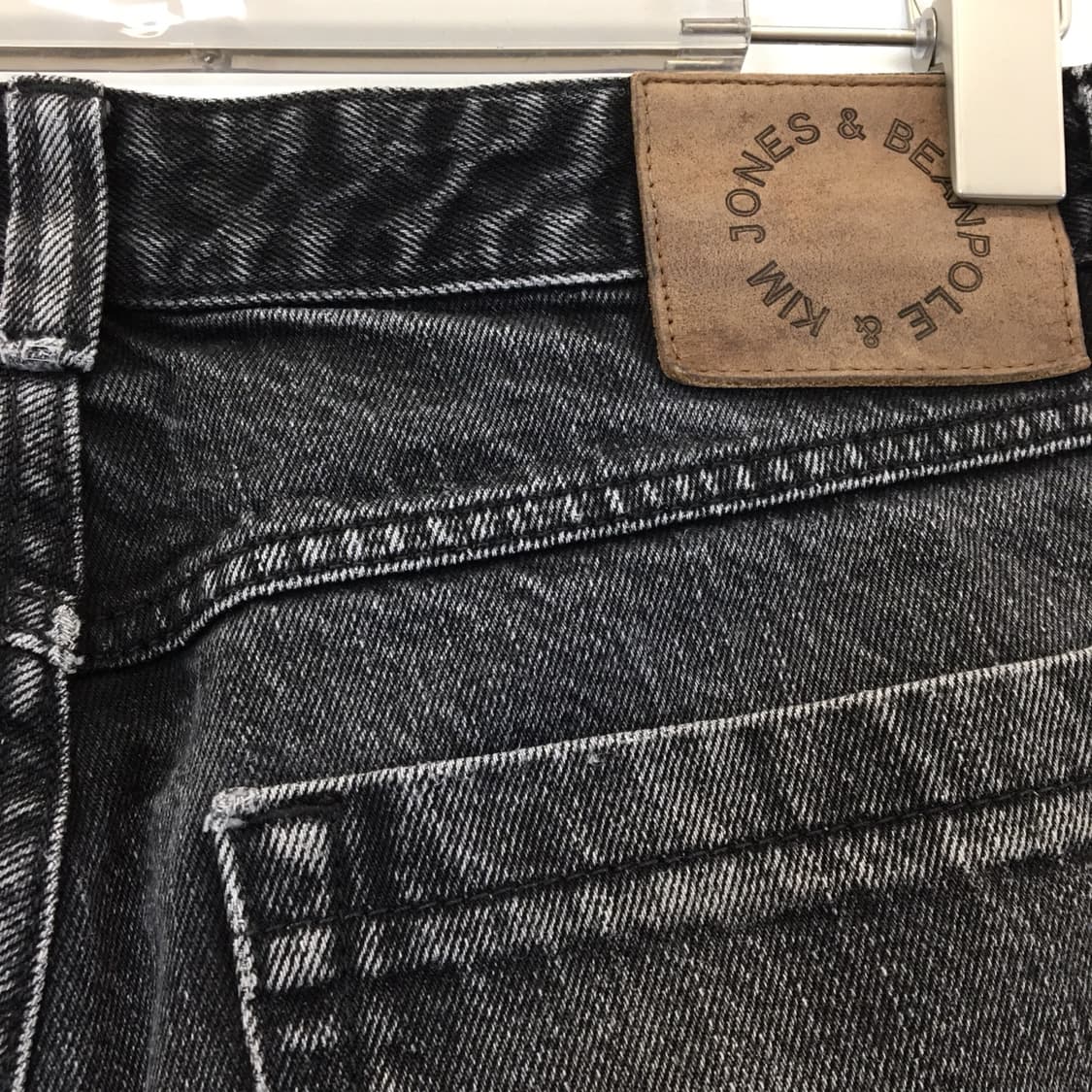 빈폴x킴존스 자수로고 워시드블랙 워싱 데님진 33-34  상품이미지4