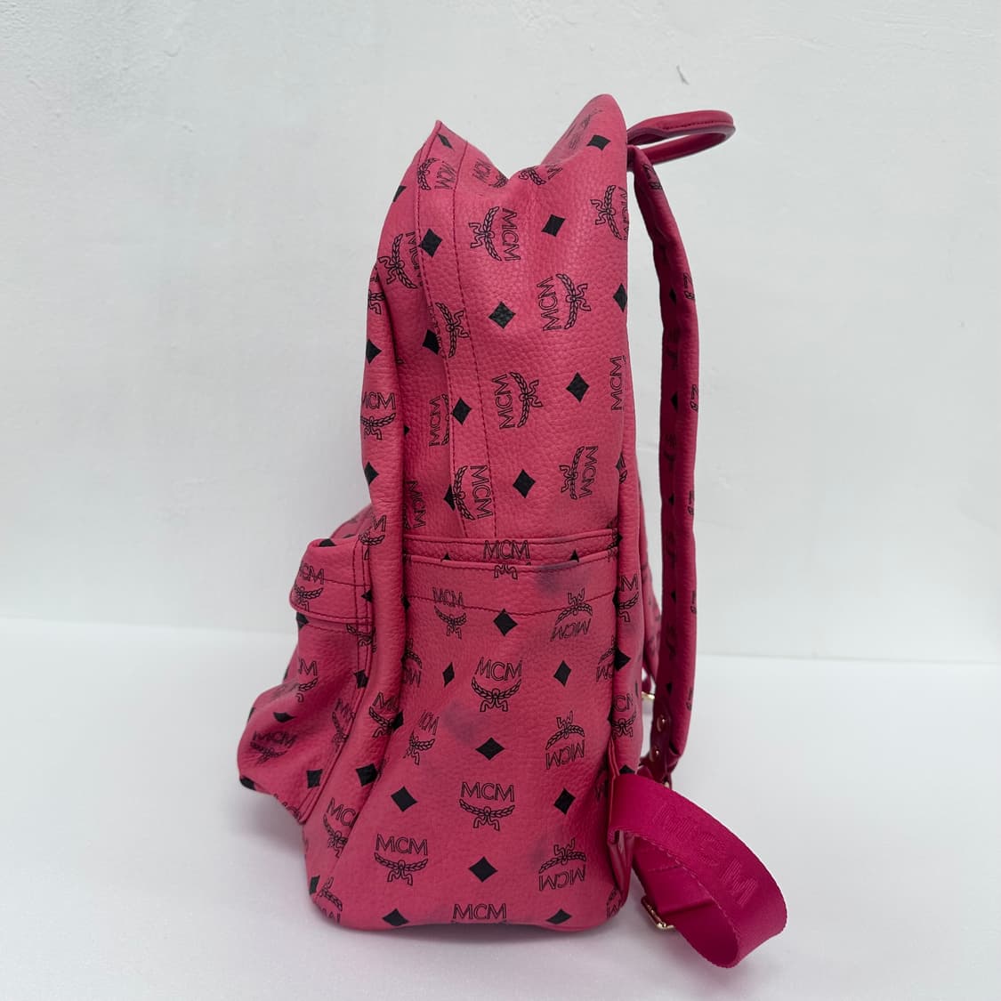 엠씨엠 MCM 비세토스 스터드 핑크 백팩 가방 (정품) / 아쉬운 이염 상품이미지4