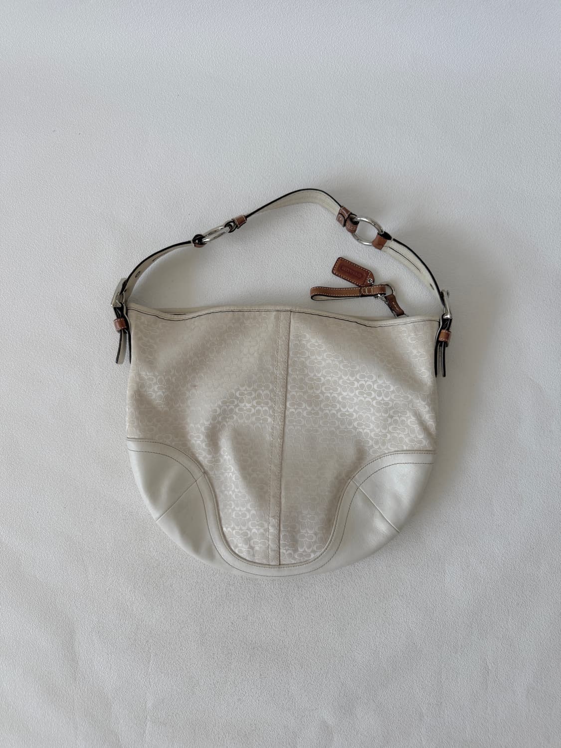 코치(COACH) 모노그램 레더 숄더백 상품이미지1