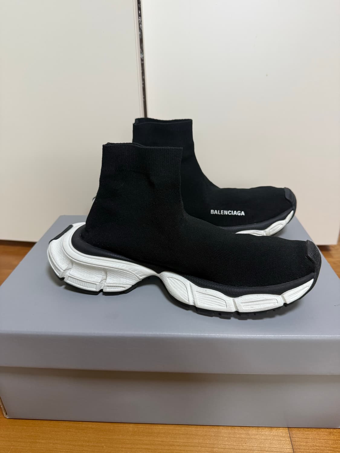 [41] 발렌시아가 3xl 삭스러너 상품이미지5