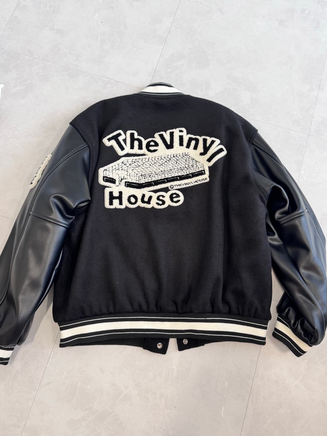 더바이닐하우스 바시티 m 상품이미지2