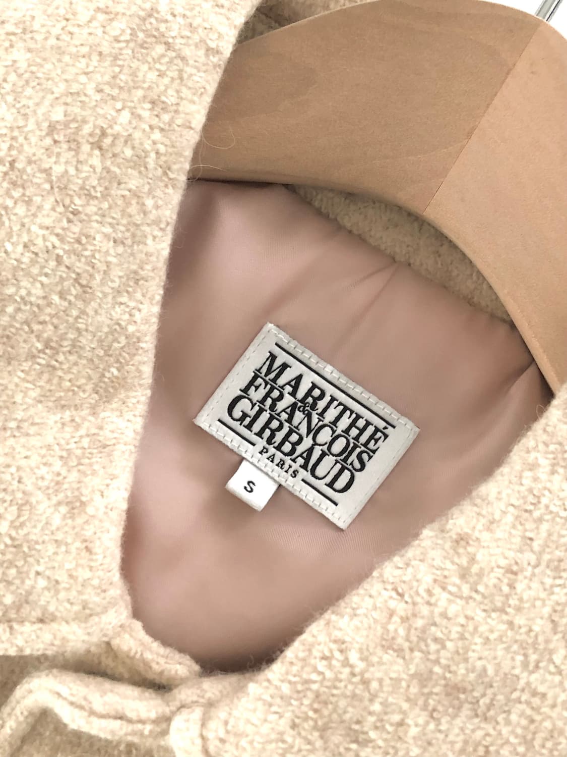 Marithé 마리떼 프랑소와 저버 아이보리 컬러 카라 바시티 자켓 상품이미지5