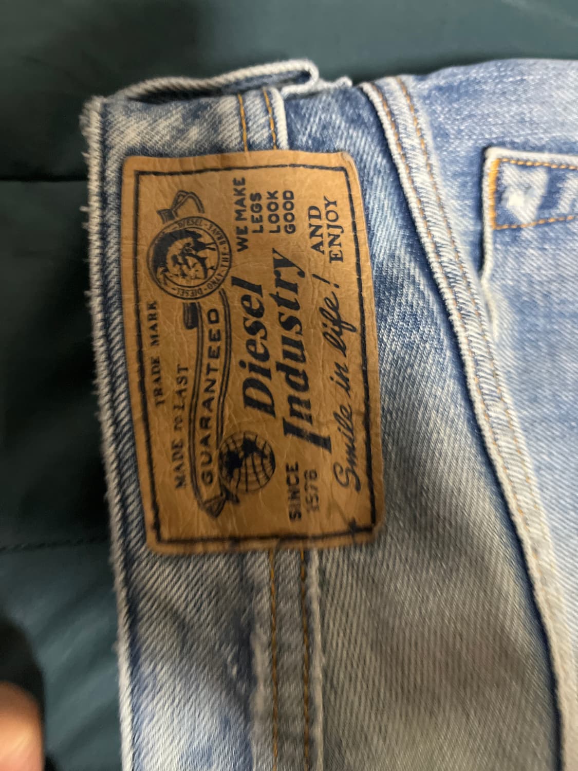 디젤 자티니 워싱 디스트레스드 레그진 부츠컷 상품이미지4