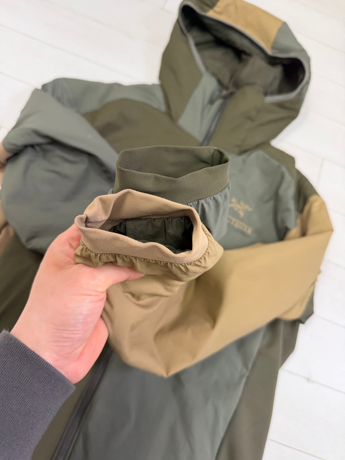 아크테릭스 아톰 포리지 M 사이즈  25년 4월 제조 상품  얼룩이 조금 상품이미지4