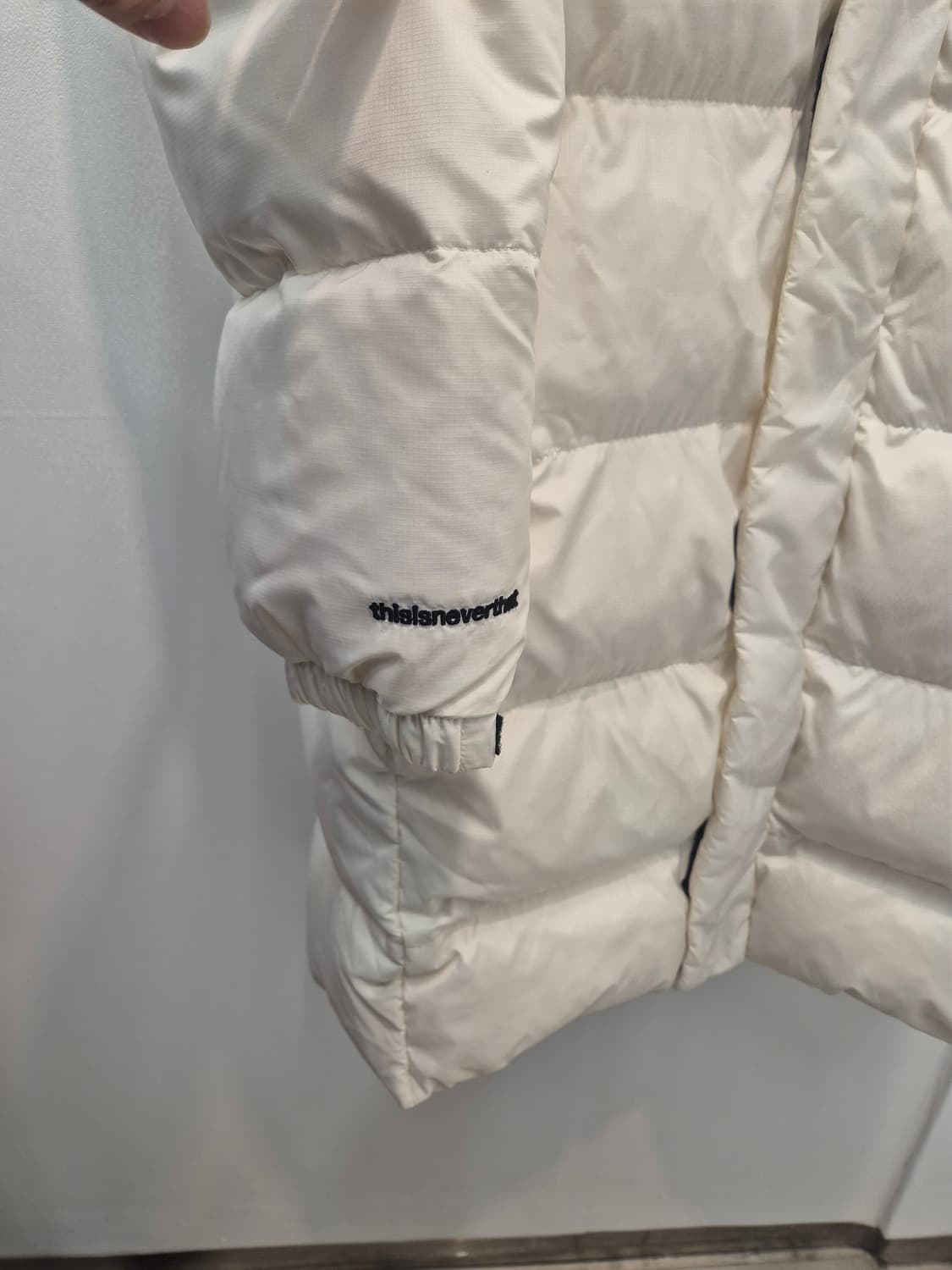 Thisisneverthat 흰색 롱패딩 L
  상품이미지2
