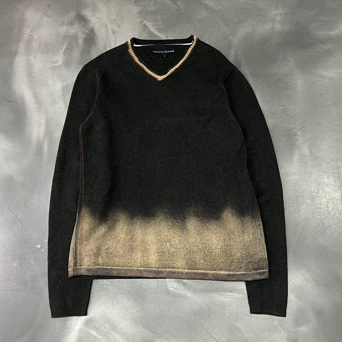  타미힐피거 그라데이션 브이넥 니트 y15187 상품이미지1