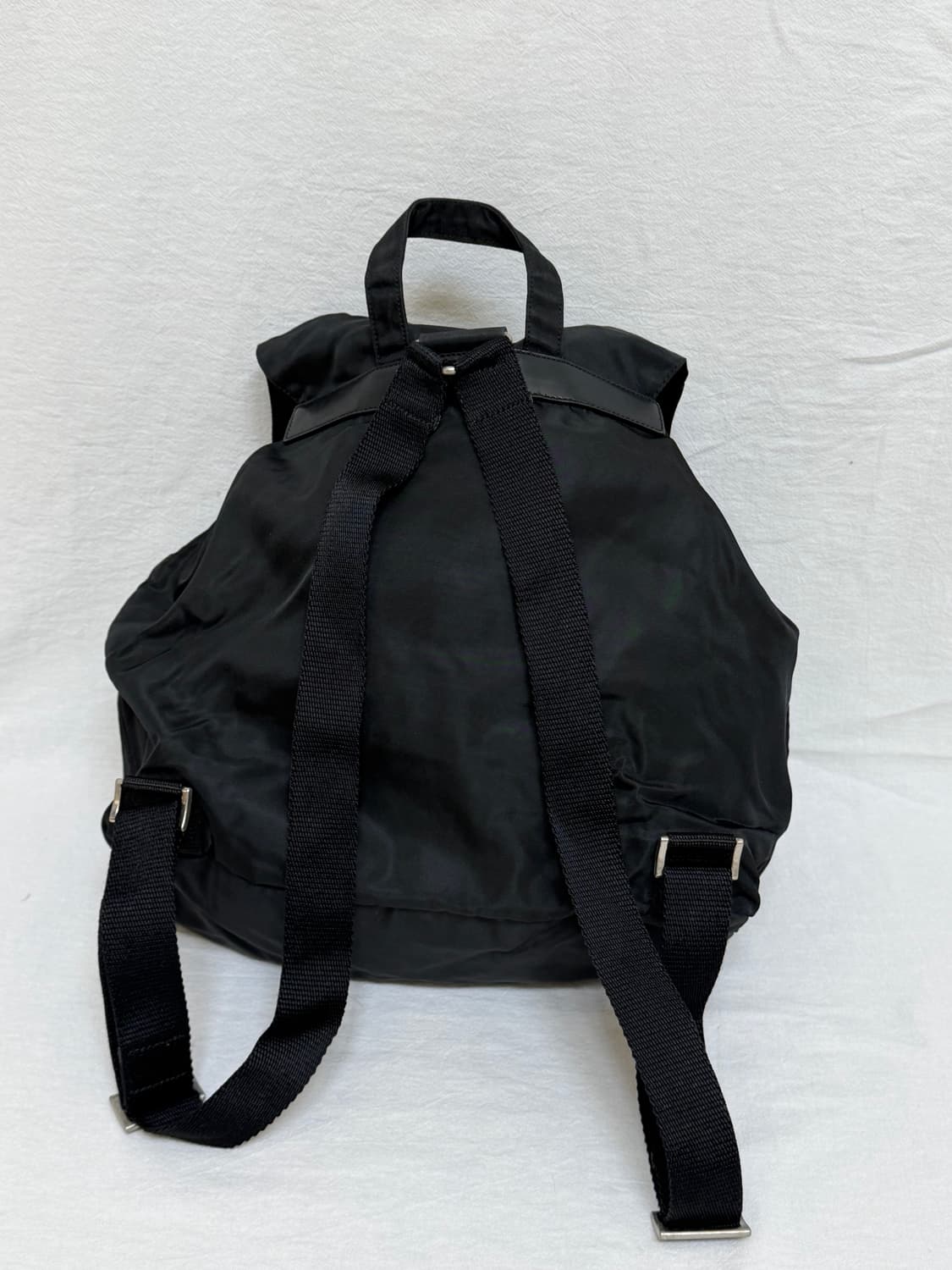 정품 프라다 포코노 나일론 미디움백팩 블 상품이미지7