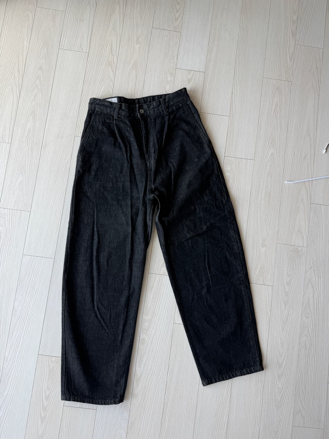 One Tuck Curve Denim Pants_Washed Black 상품이미지5