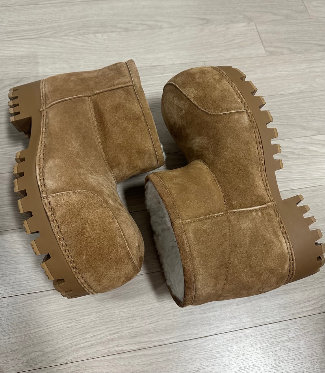 발렌시아가 알래스카 퍼 부츠 브라운 상품이미지2