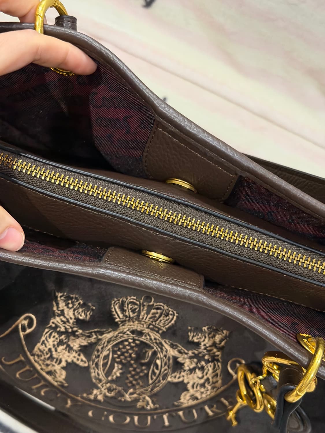 [신상✨블프세일] 쥬시꾸뛰르 벨벳 브라운 쇼퍼백 빈티지 상품이미지5