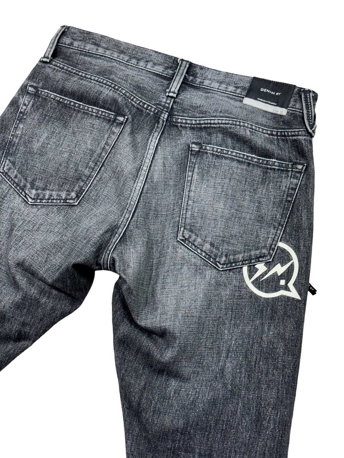 데님 바이 뱅퀴시 X 프라그먼트 테이퍼드 진 블랙 상품이미지4