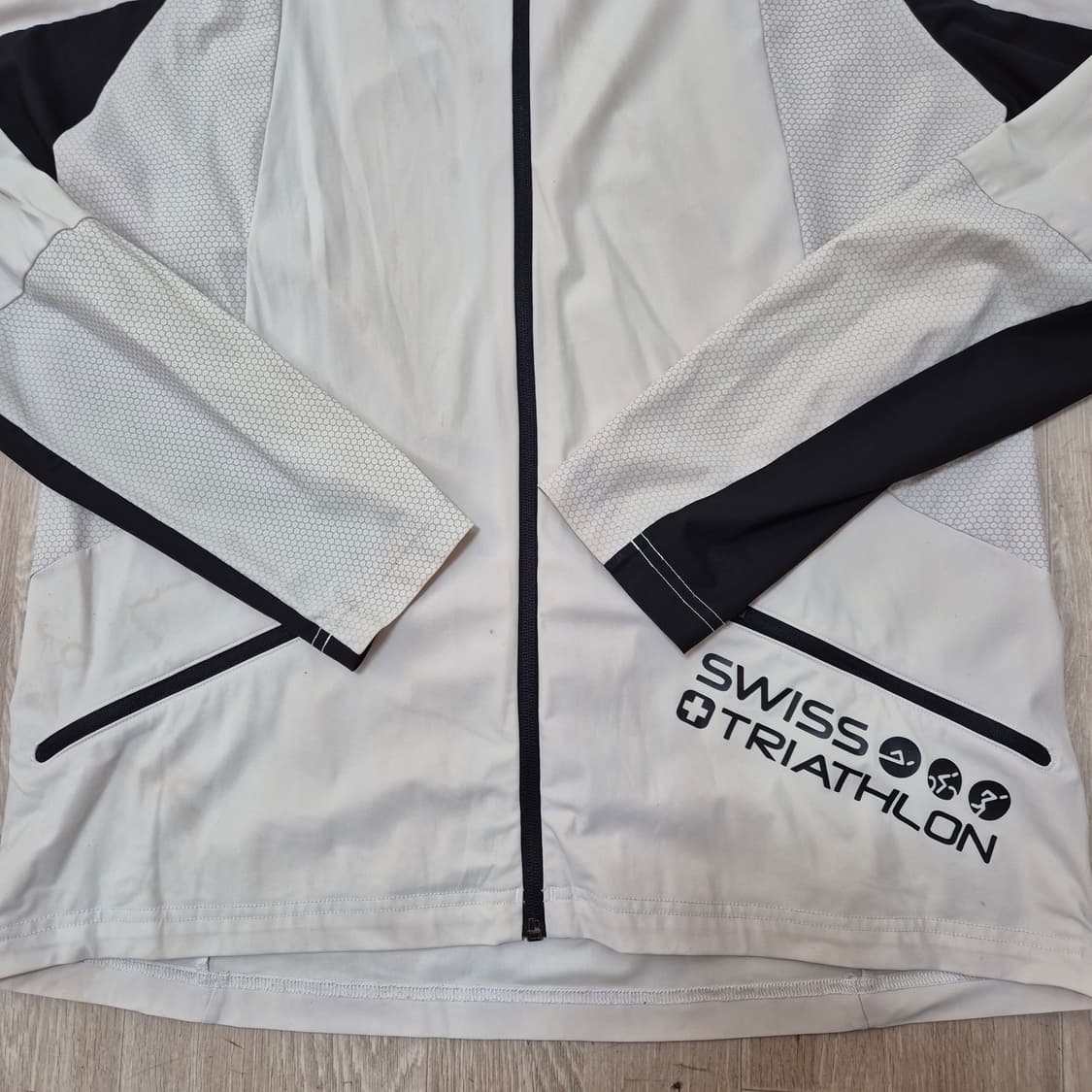 데상트 스위스 트라이애슬론팀 스트레치 경량 바람막이 자켓 상품이미지3
