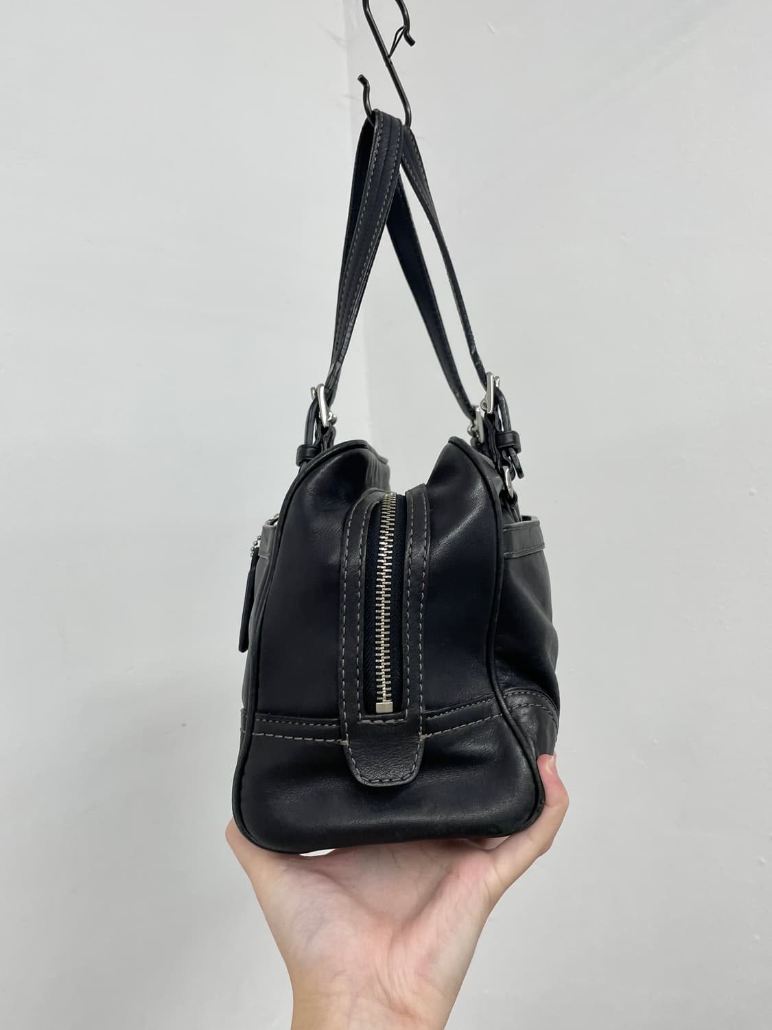 코치 블랙 레더 버클백 상품이미지7