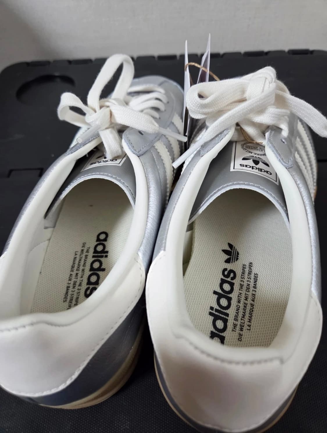 [새상품]아디다스 가젤 인도어 메탈릭 실버  스니커즈 사이즈 265 상품이미지3