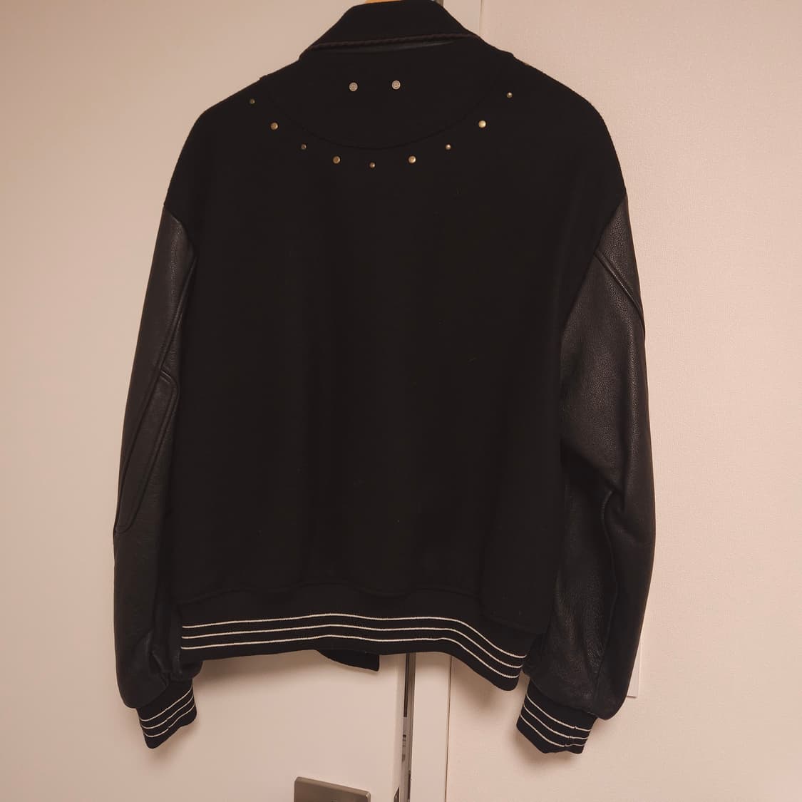 [L] 앤더슨벨 레더트리밍 스테디움 점퍼 상품이미지2