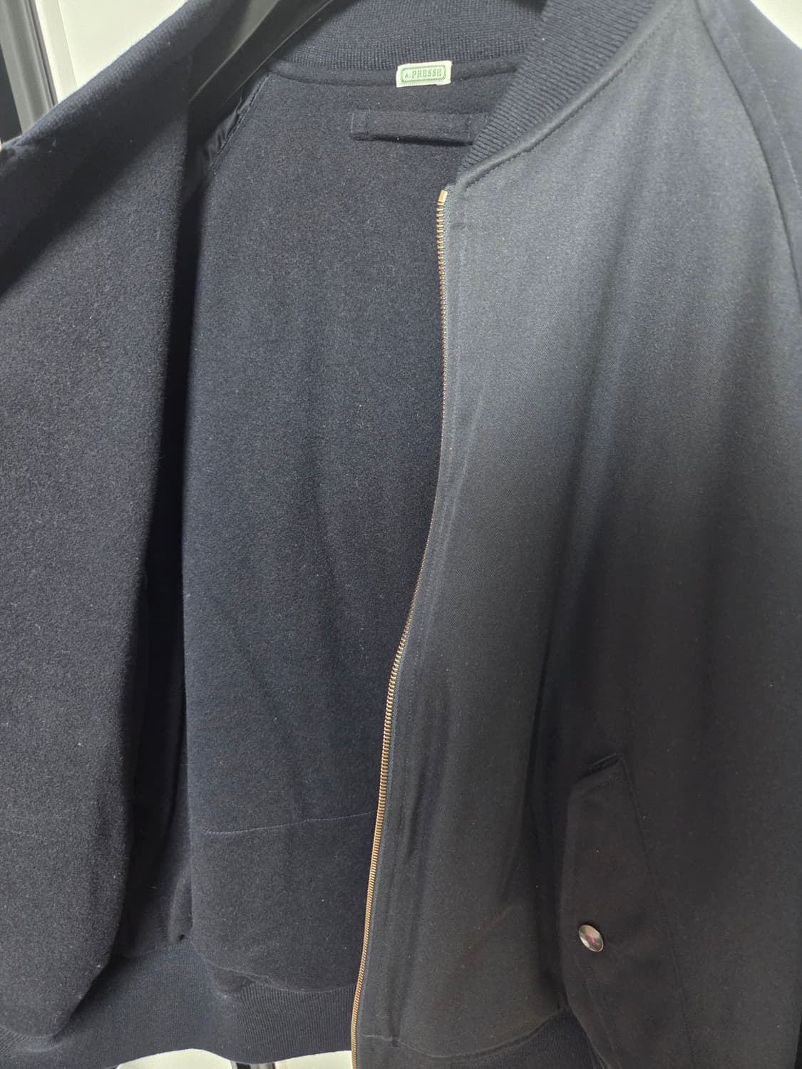 아프레쎄 실크 패딩 자켓 24aw 다크네이비 상품이미지7