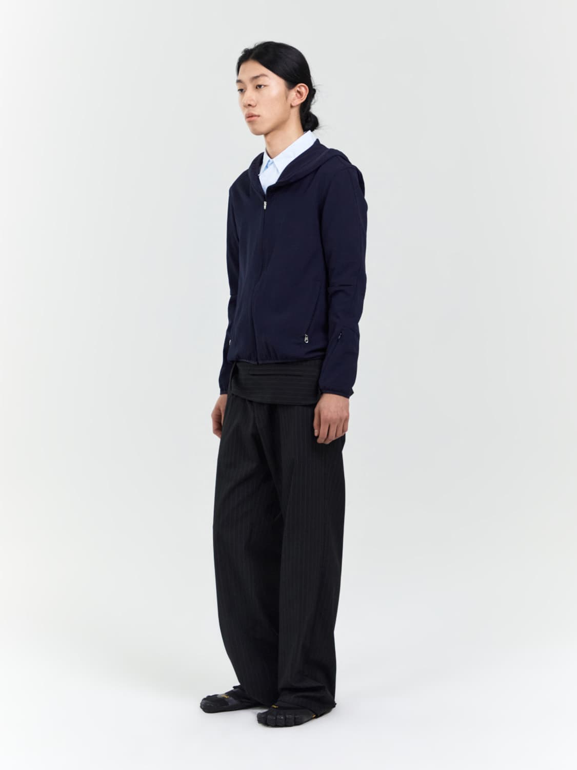 CUT-OUT SLEEVE HOODED ZIP JACKET NAVY 상품이미지5
