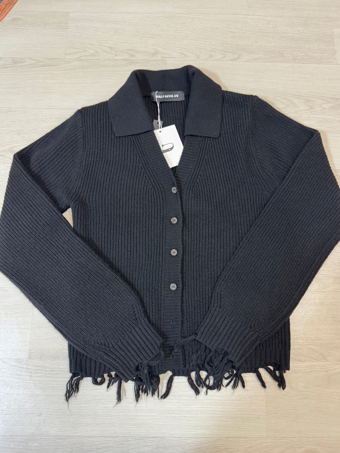 새상품 하프데빌어스 니트 브이넥 카라 가디건_블랙 상품이미지8