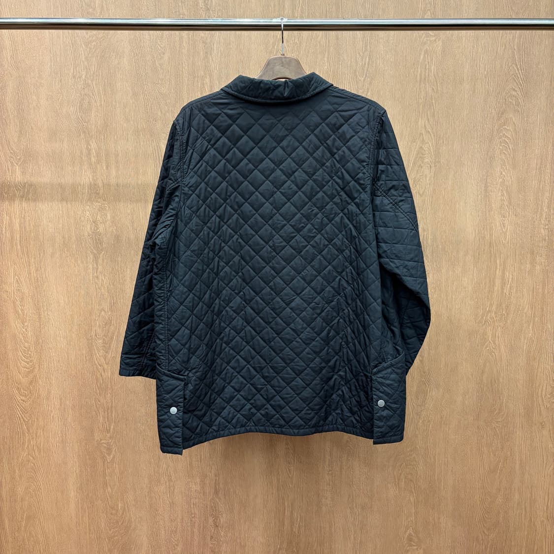 버버리 런던 클래식 퀄팅 자켓 체크 안감 플랫 카라 포켓 디테일 블랙 상품이미지3