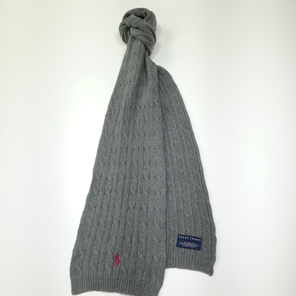 MX402 폴로 헤더 그레이 케이블 니트 & 핑크 포니 머플러 상품이미지2