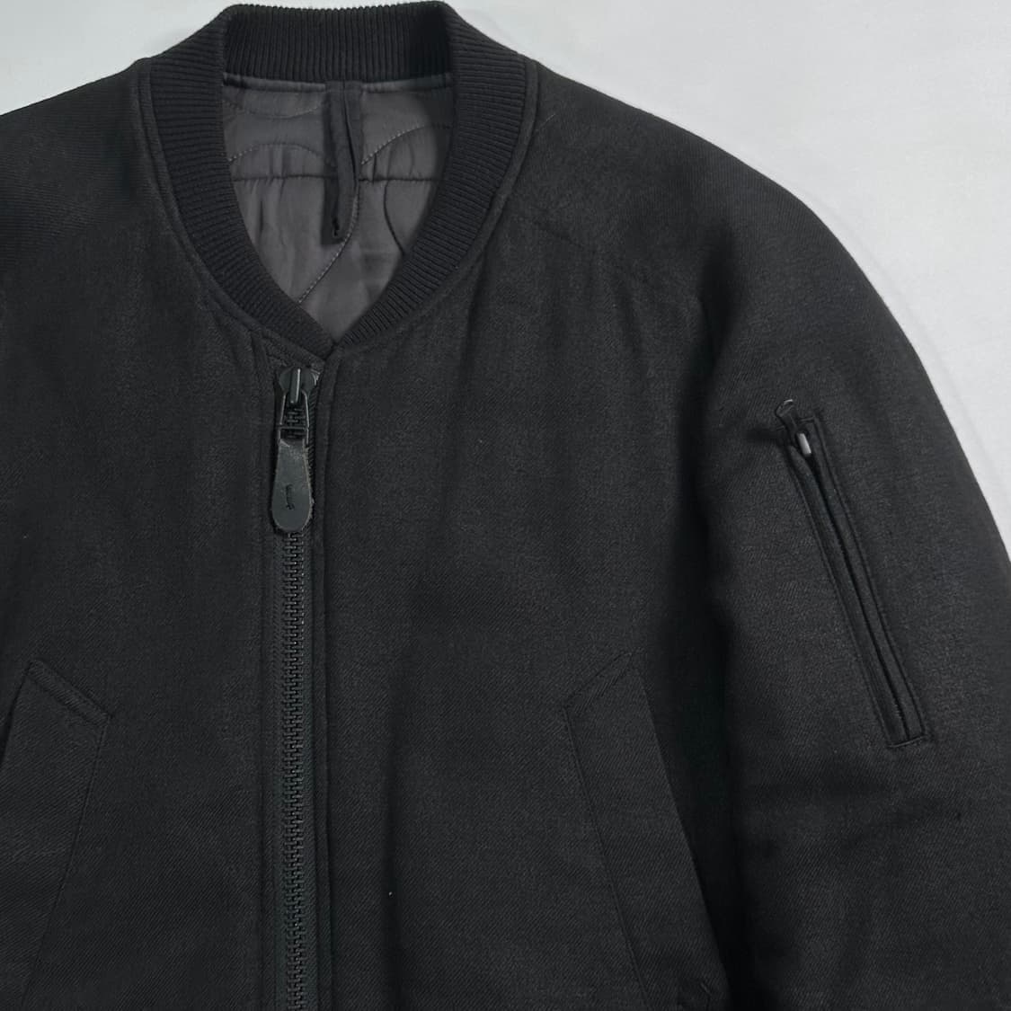 The Viridi-Anne 블랙 봄버 자켓 상품이미지3