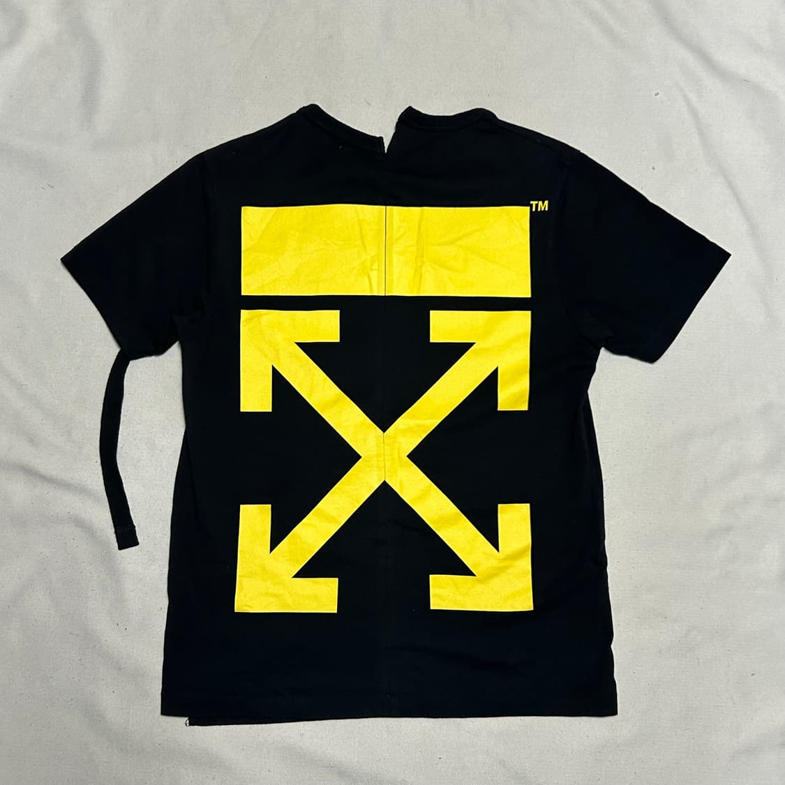 S 오프화이트 블랙 반팔티 상품이미지2