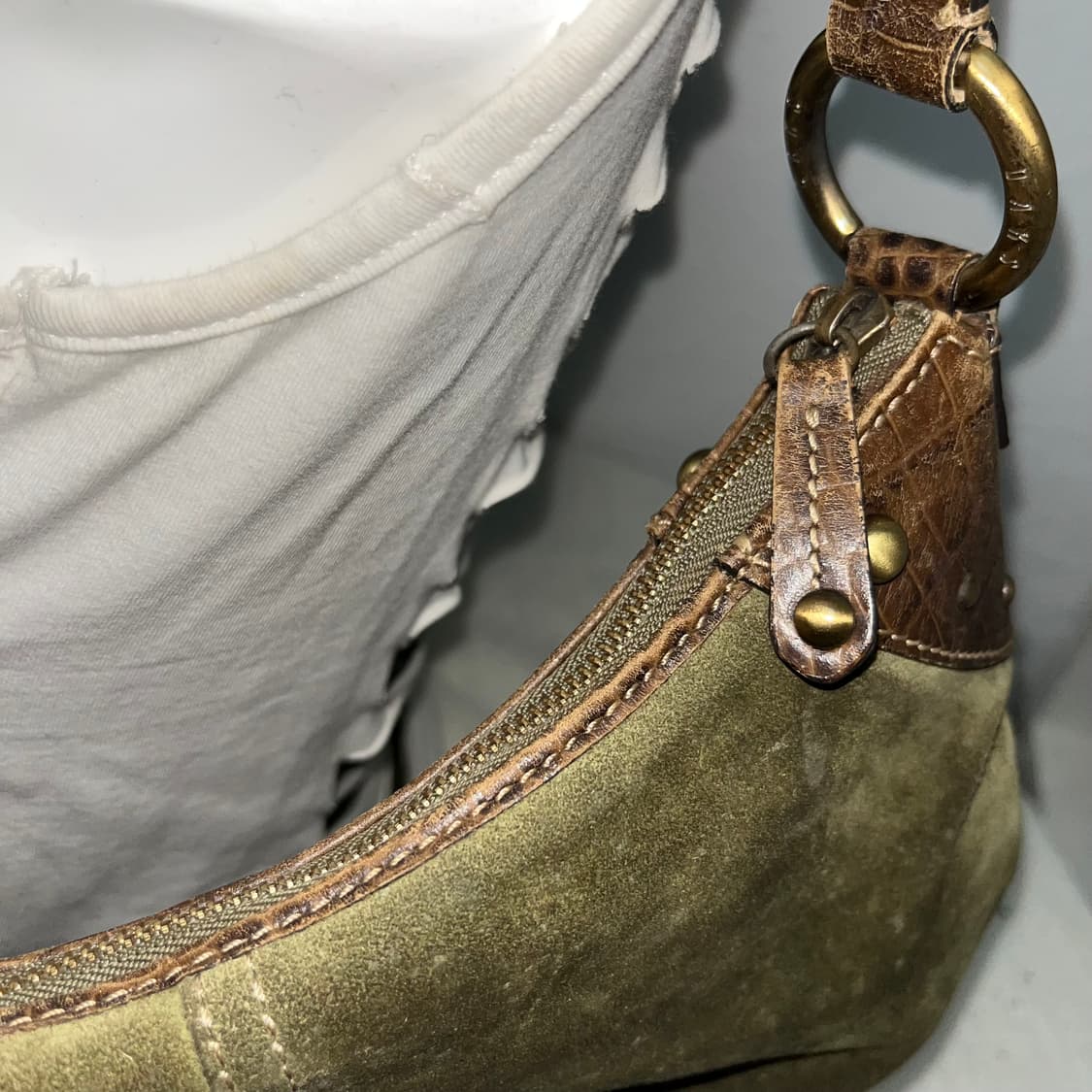 Daks 카키 스웨이드 스터드 백 상품이미지4