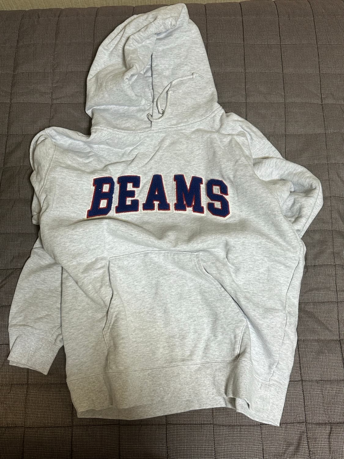 [L] 빔즈 BEAMS 로고 후드티 애쉬그레이 상품이미지1