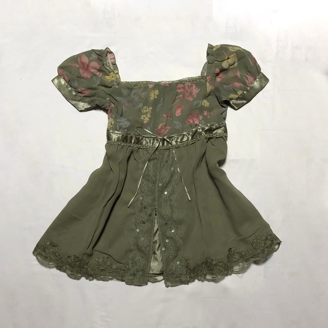 꽃무늬 레이스 퍼프 슬리브 블라우스 카키색 상품이미지1