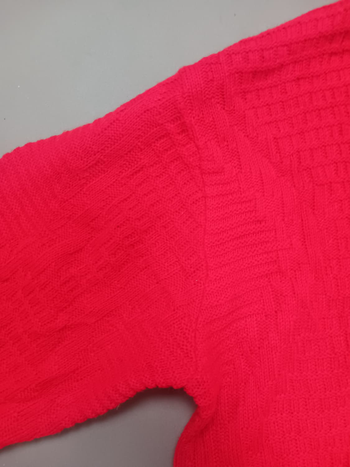 [L] 익스프레션스 레드 패턴 브이넥 니트 스웨터 상품이미지4