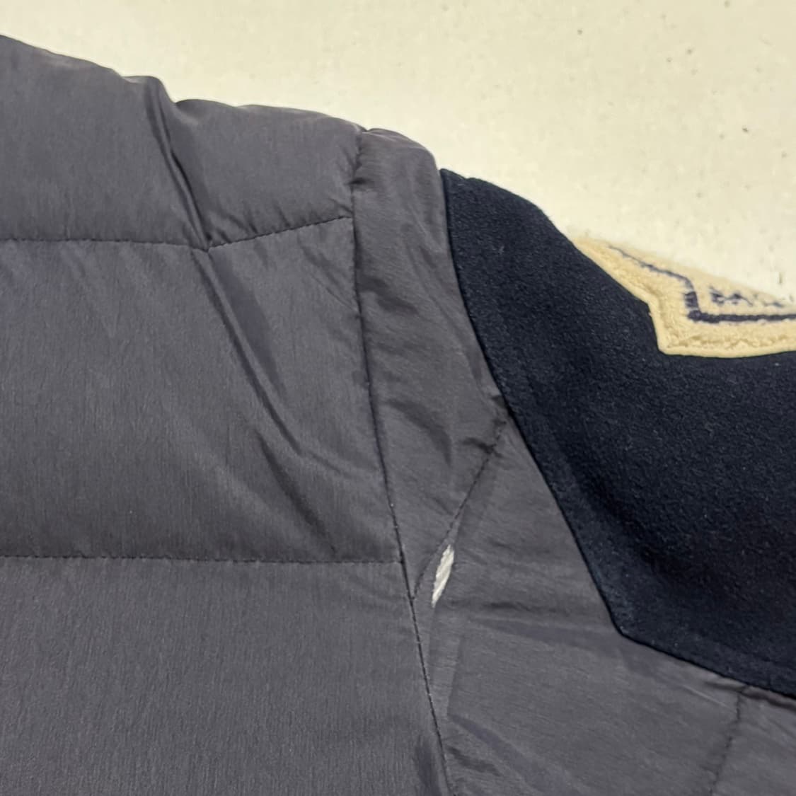 2 몽클레어 X 아미 올랜드 양털 카라 다운 패딩 상품이미지8