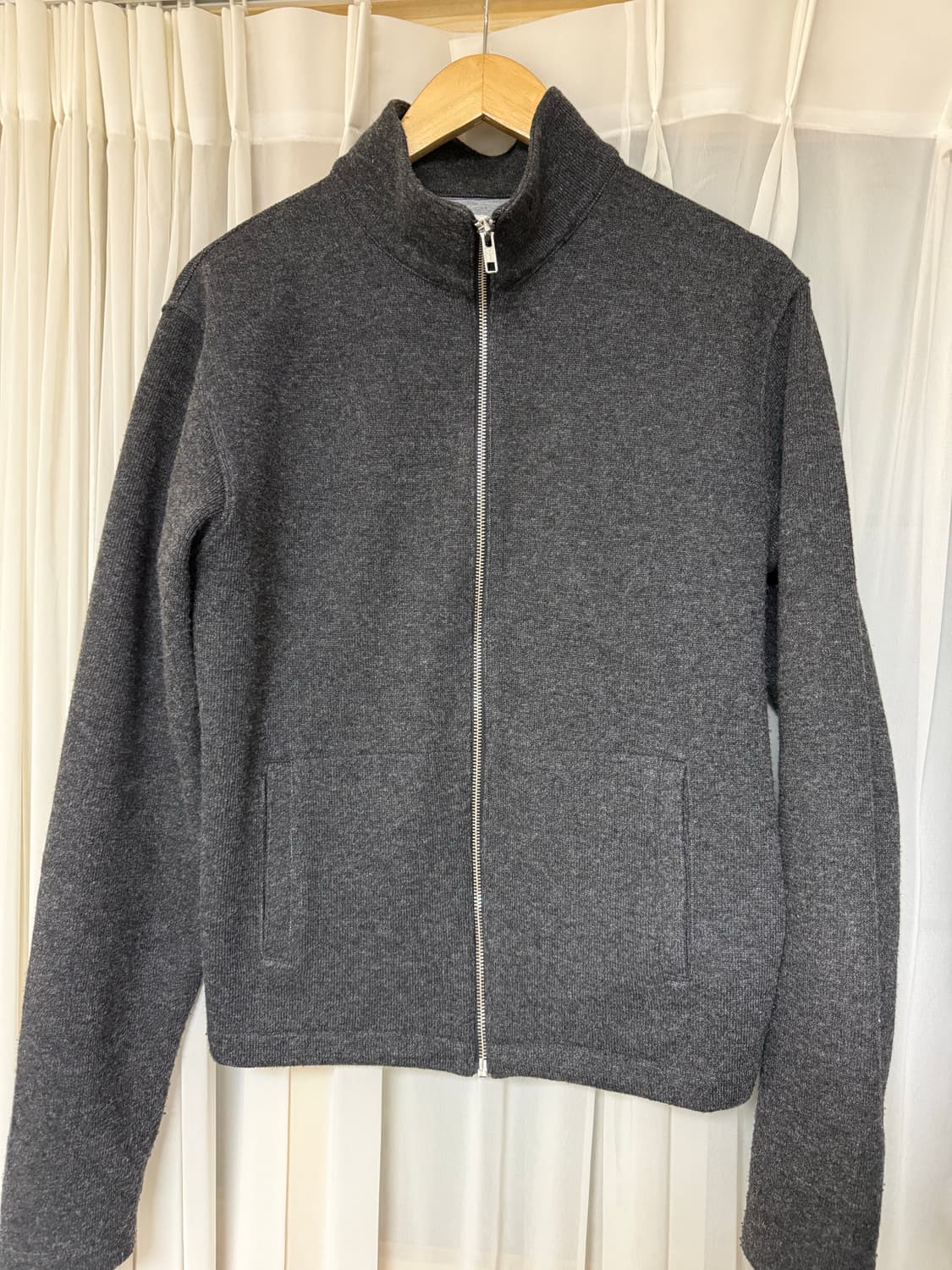 모노프리베 textured high neck zip charcoal 3 상품이미지2