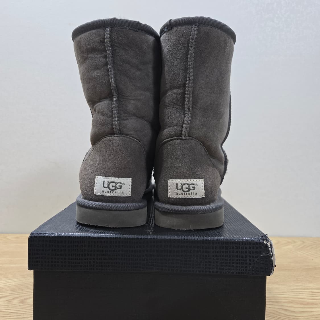 240 어그 UGG 클래식 숏 그레이 어그부츠 상품이미지4