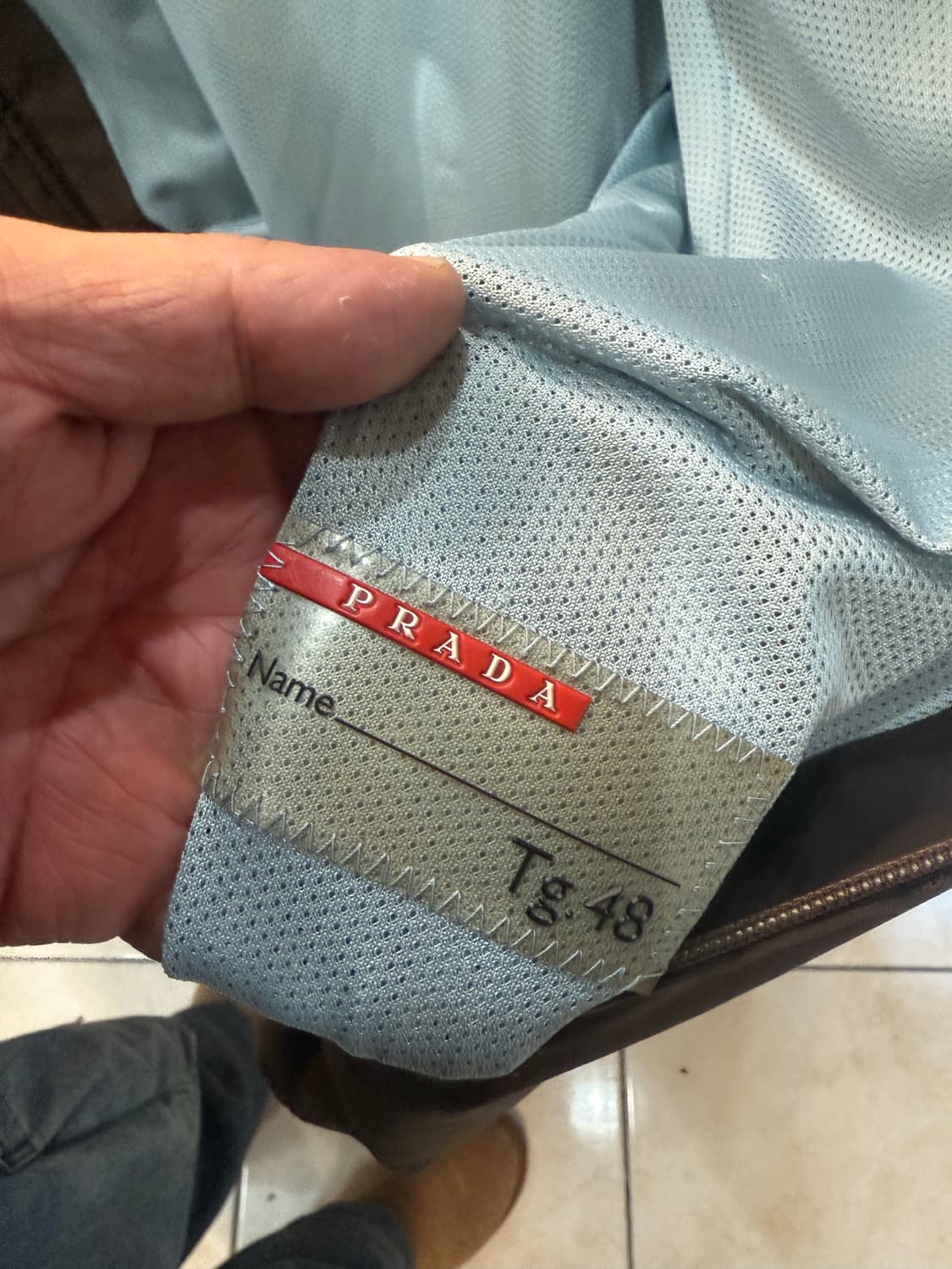 48/100 정품 프라다 고어텍스 후드자켓 팝니다 상품이미지4