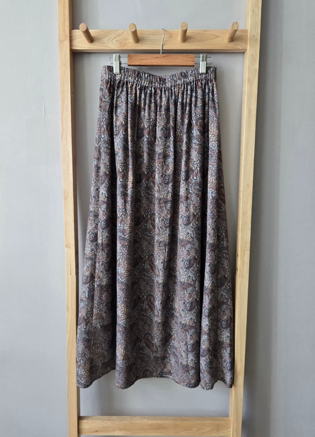 NATURAL BEAUTY BASIC 페이즐 플레어 롱스커트 상품이미지5