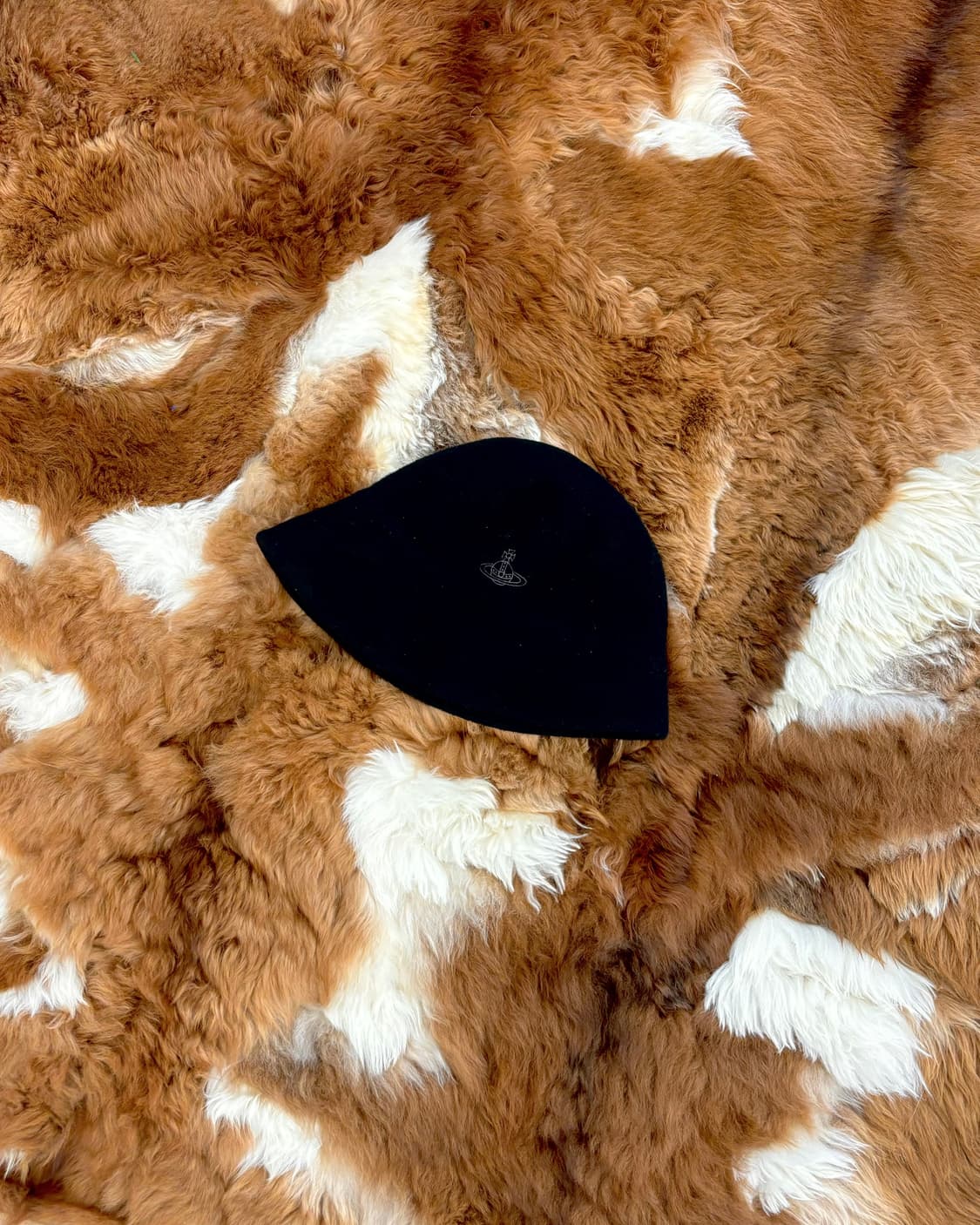 비비안 웨스트우드 라인 ORB 자수 바스크 버킷햇 상품이미지1