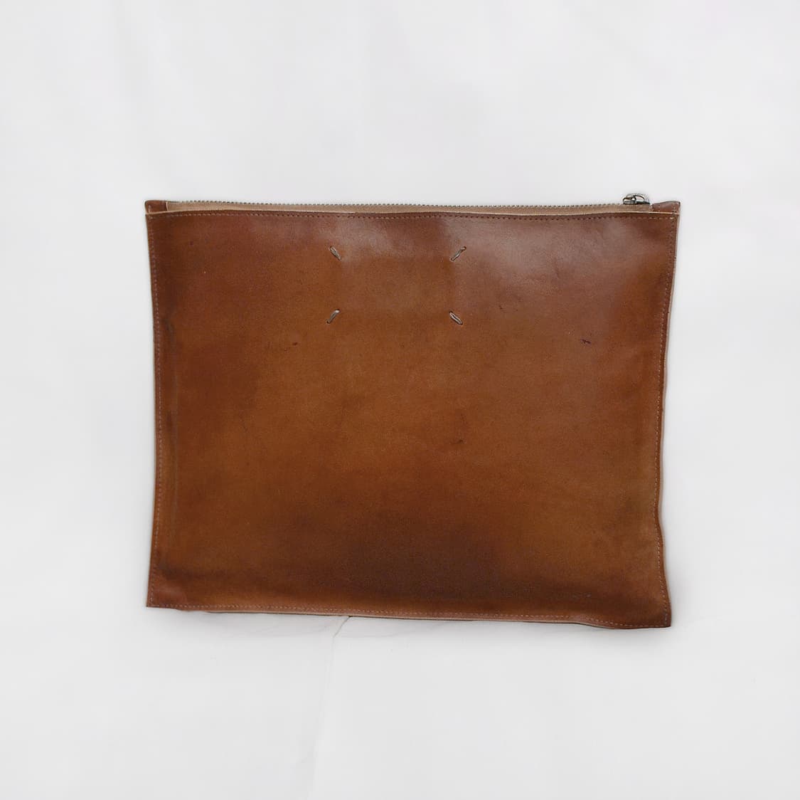 메종 마르지엘라 스티치로고 베지터블 레더 클러치백 상품이미지1