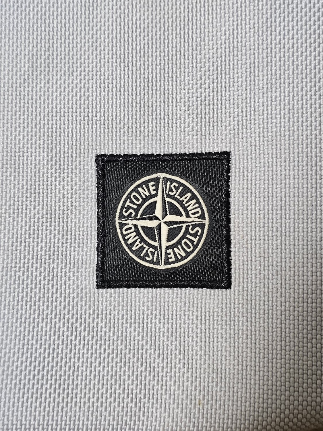 스톤아일랜드 리플렉티브 클러치 상품이미지4