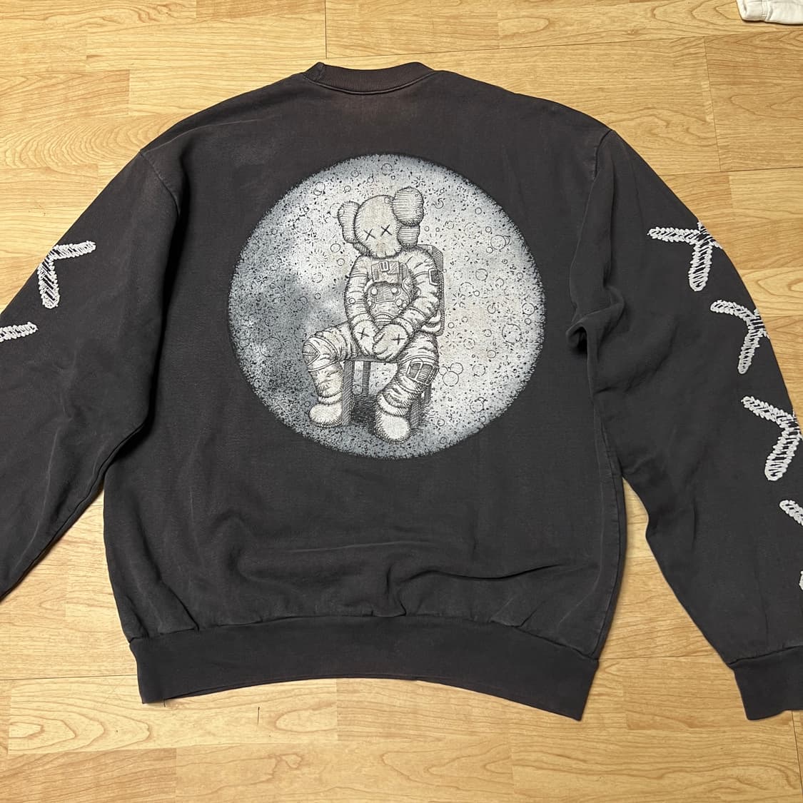 KAWS 카우스 맨투맨 L 사이즈 상품이미지4