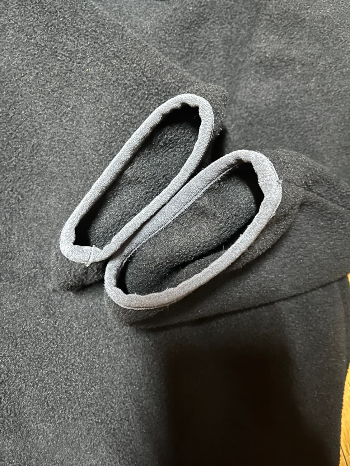 파타고니아 신칠라 플리스 풀오버 블랙 색상입니다. 기본색상이지만 귀해진  상품이미지2