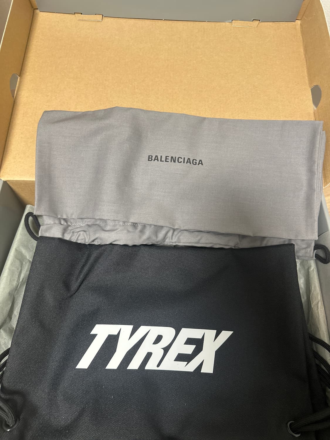 발렌시아가 타이렉스 42 블랙 상품이미지7