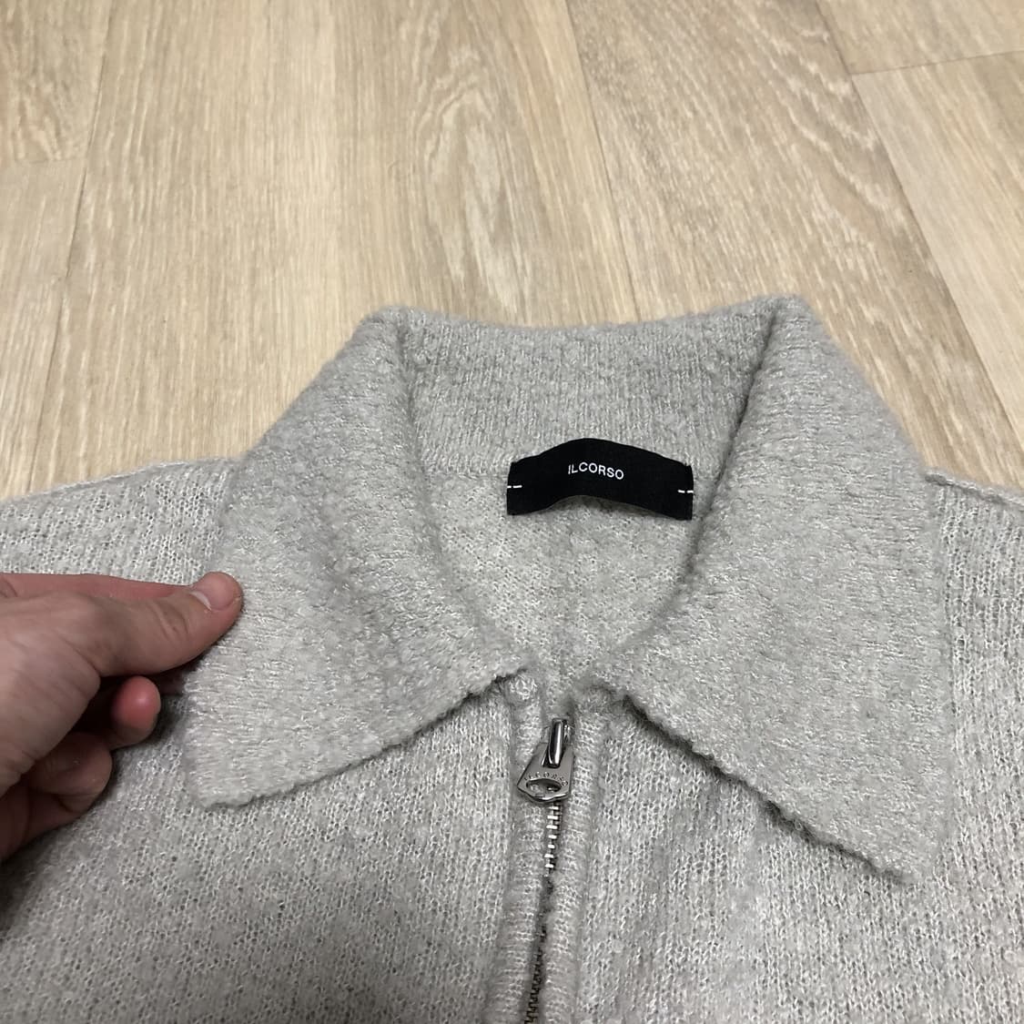 (110) 일꼬르소 IL CORSO 라이트그레이 오버핏 하프 집업 니트 상품이미지4